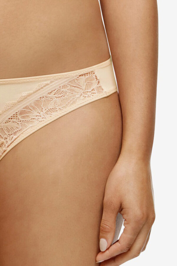 Chantelle Floral Touch Evolutive Brief Golden Beige close up